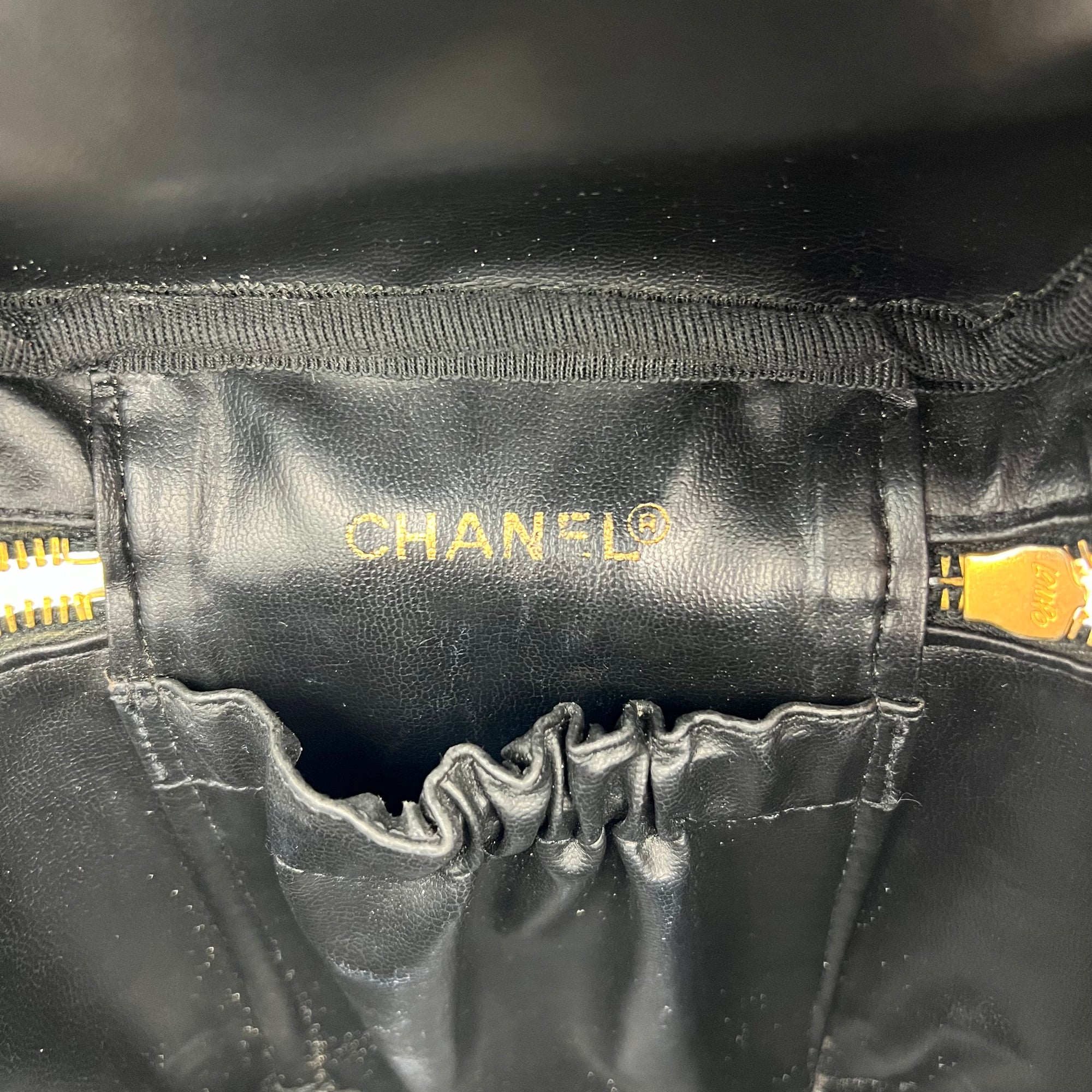 Vintage Vanity Bag Black in Calfskin, Gold hardware - Image 17