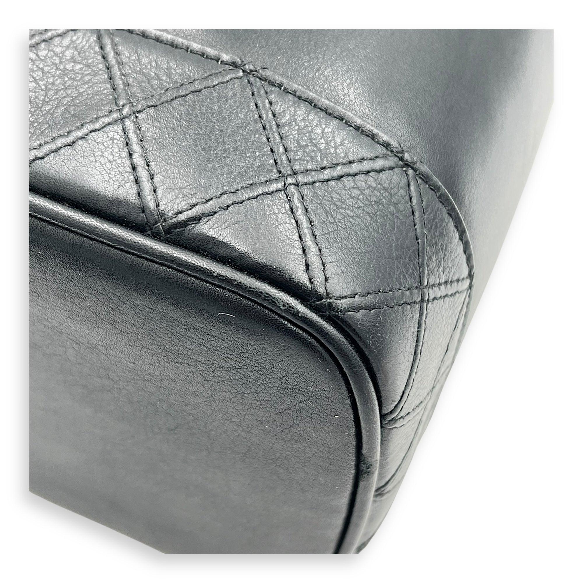 Vintage Vanity Bag Black in Calfskin, Gold hardware - Image 8