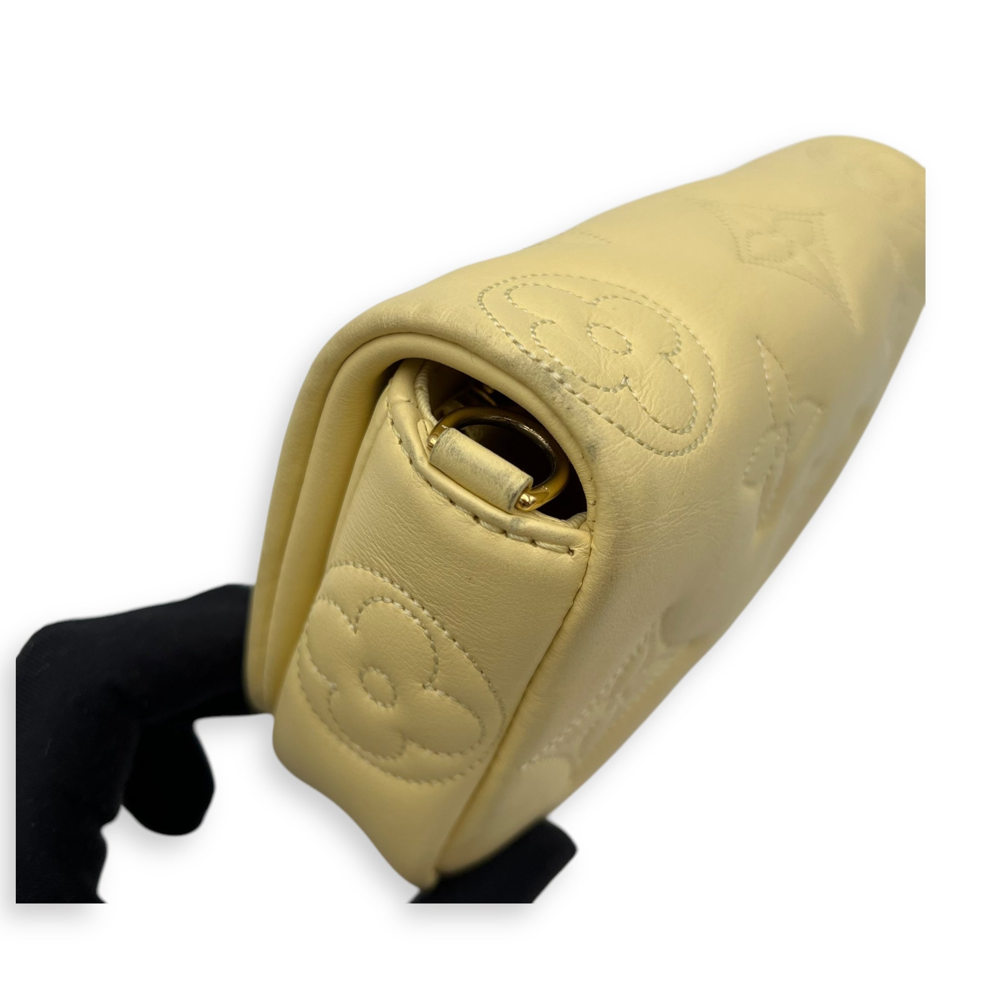 Bubblegram Wallet on Strap Yellow Crossbody Bag in Lambskin, Gold hardware - Image 14