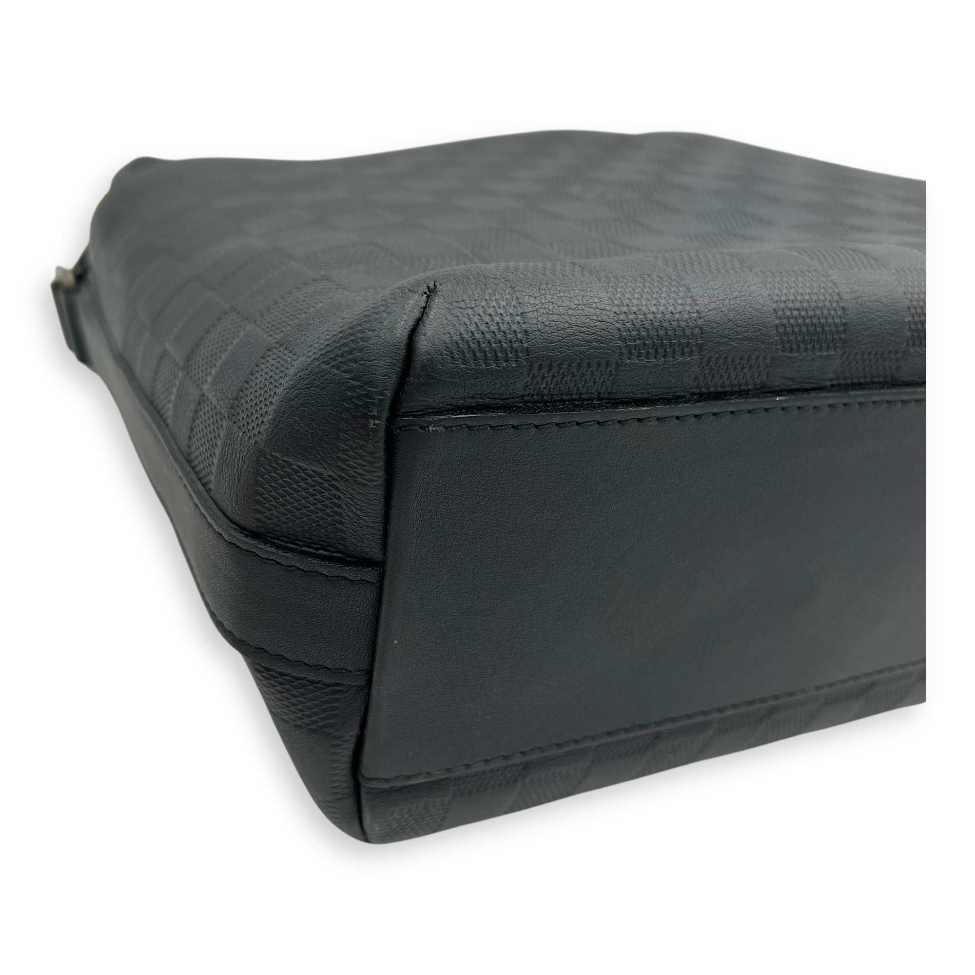 Calypso Messenger Black in Damier Infini, Gunmetal hardware - Image 9