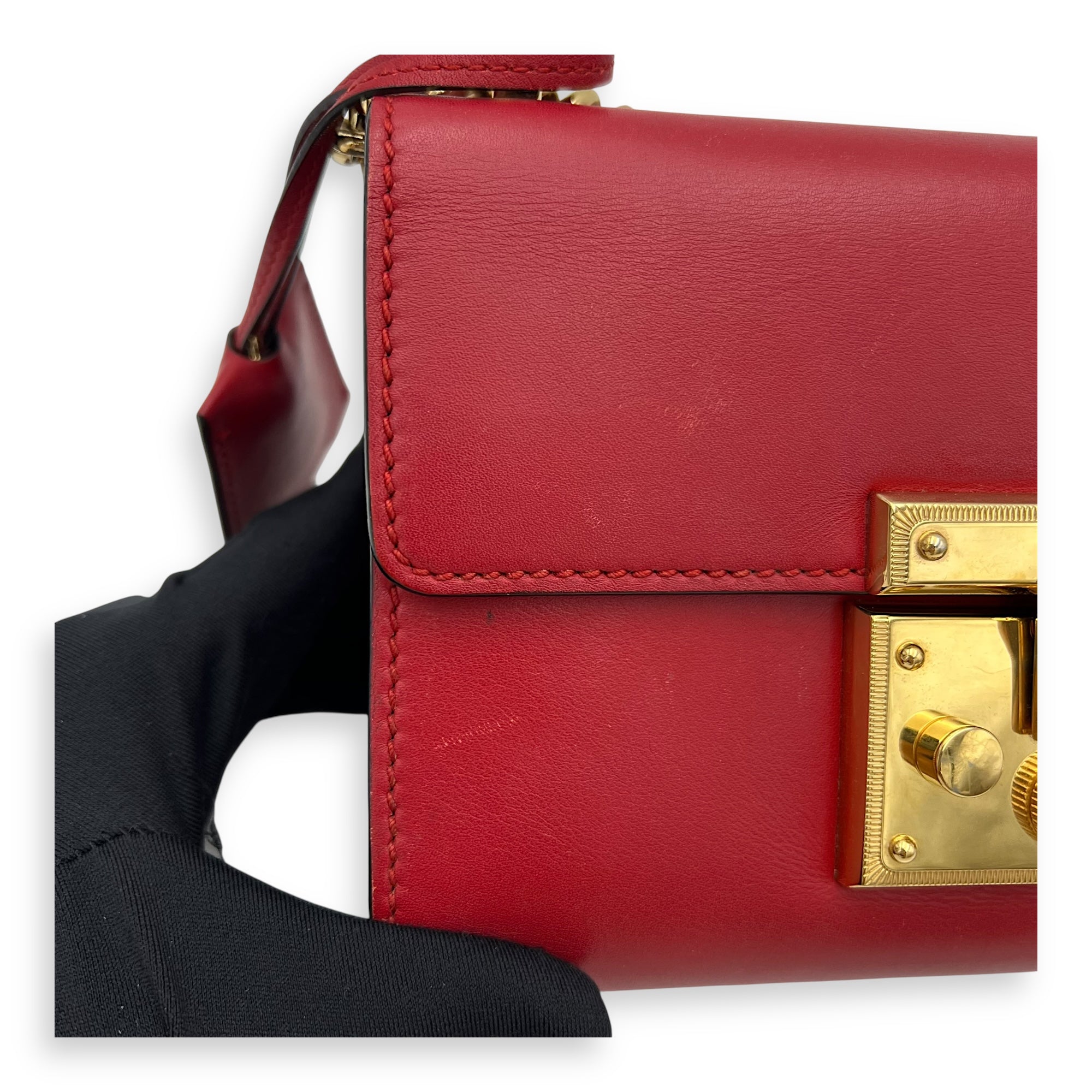 Padlock Shoulder Bag Red in Calfskin, Gold hardware - Image 12